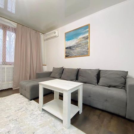 Comfortable Apartment, Samal 2 Almaty Bagian luar foto