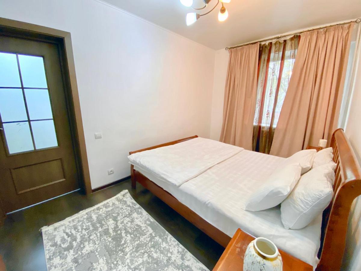 Comfortable Apartment, Samal 2 Almaty Bagian luar foto