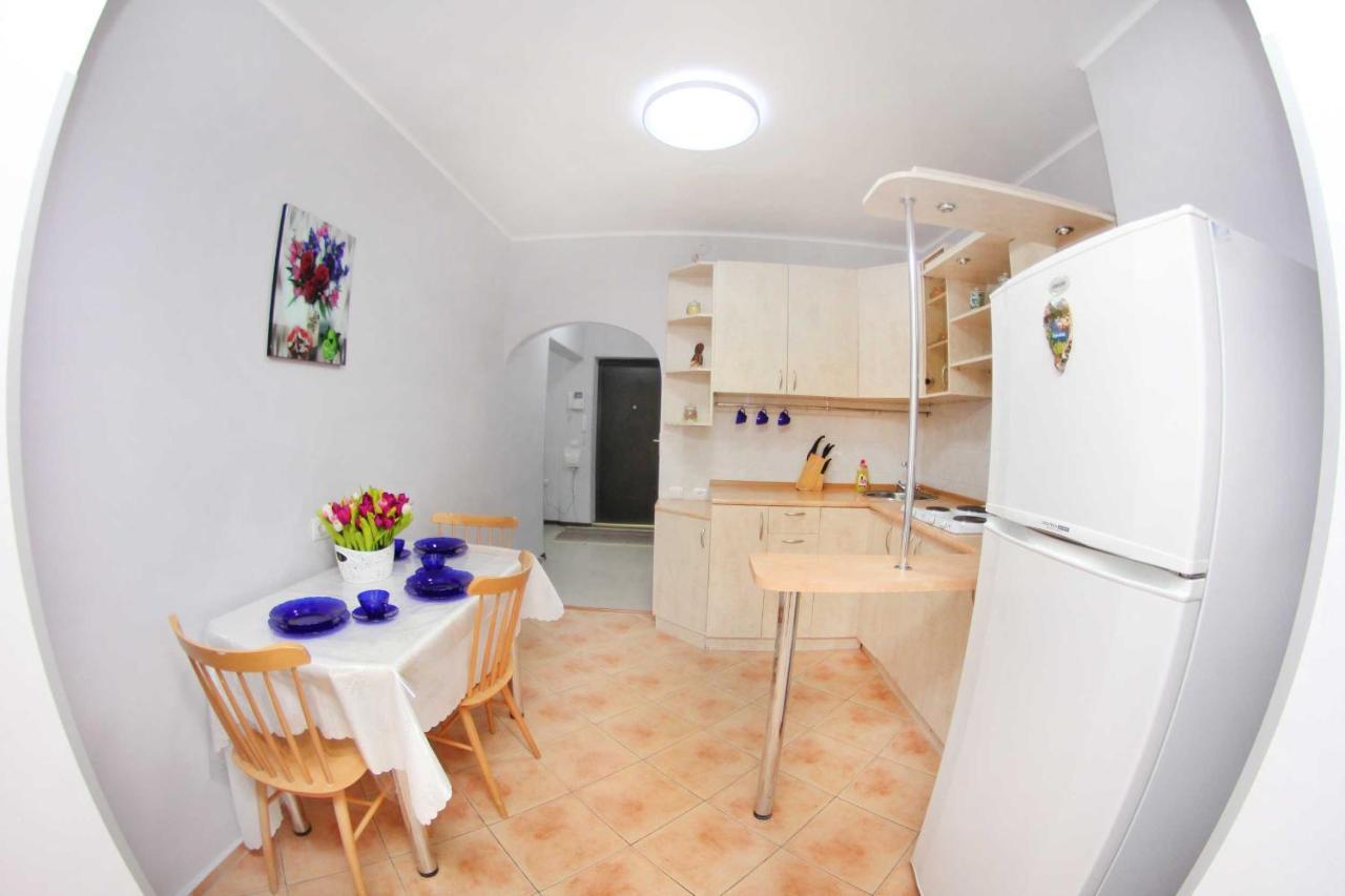 Comfortable Apartment, Samal 2 Almaty Bagian luar foto