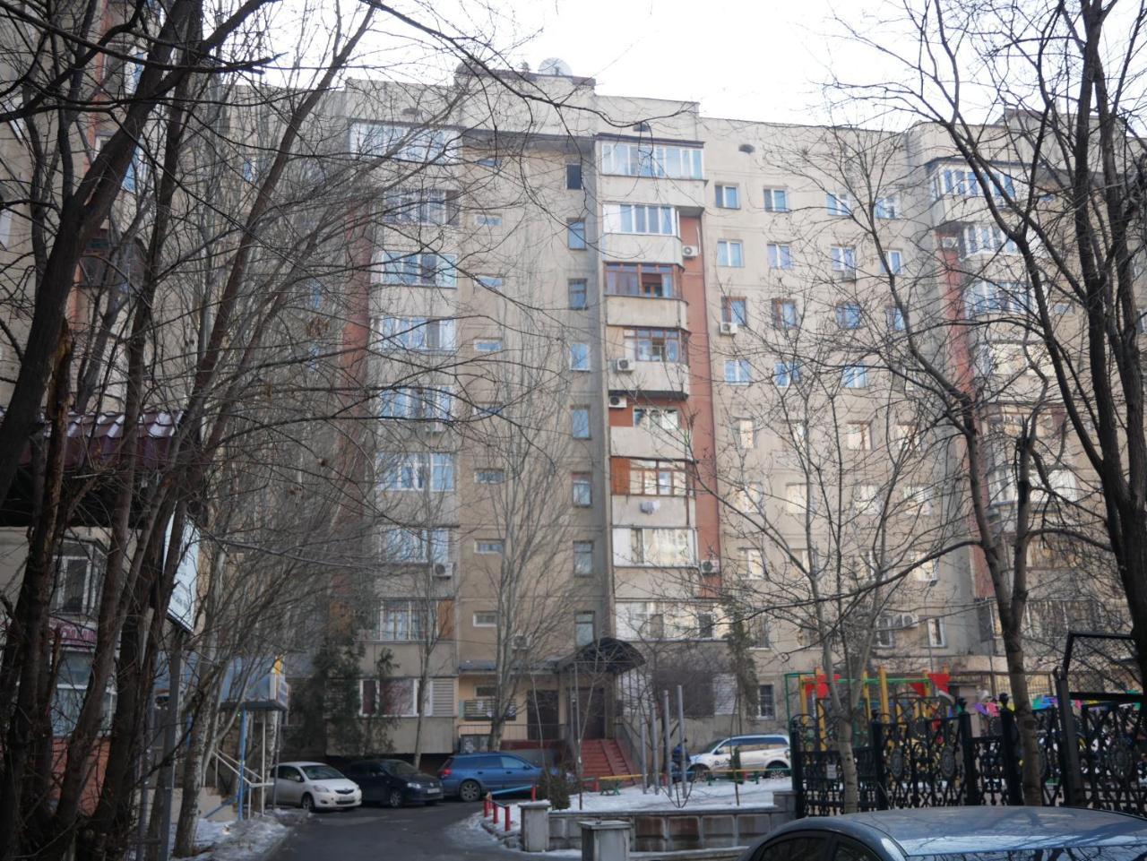 Comfortable Apartment, Samal 2 Almaty Bagian luar foto